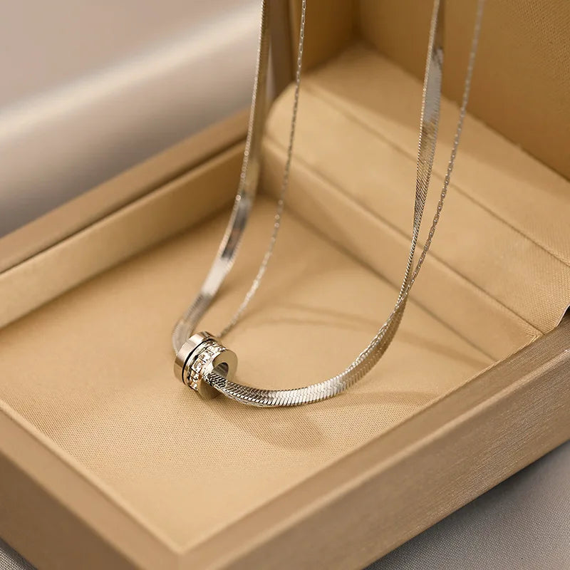 Colar Veneziana com Pingente Anel – Luxo Minimalista